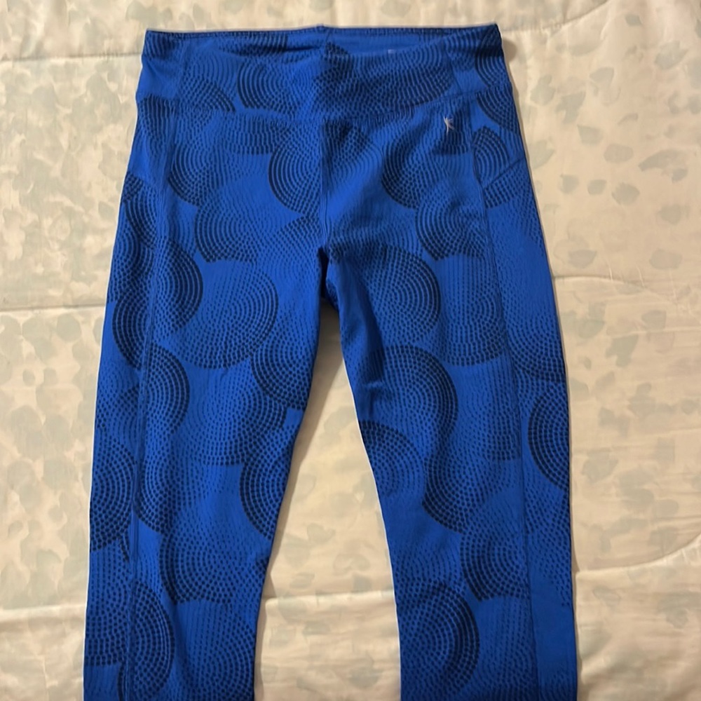 Danskin Now fitted capris